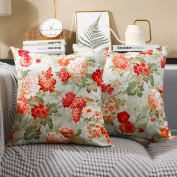 Pretty floral throw pillow - Picture 2 of 3